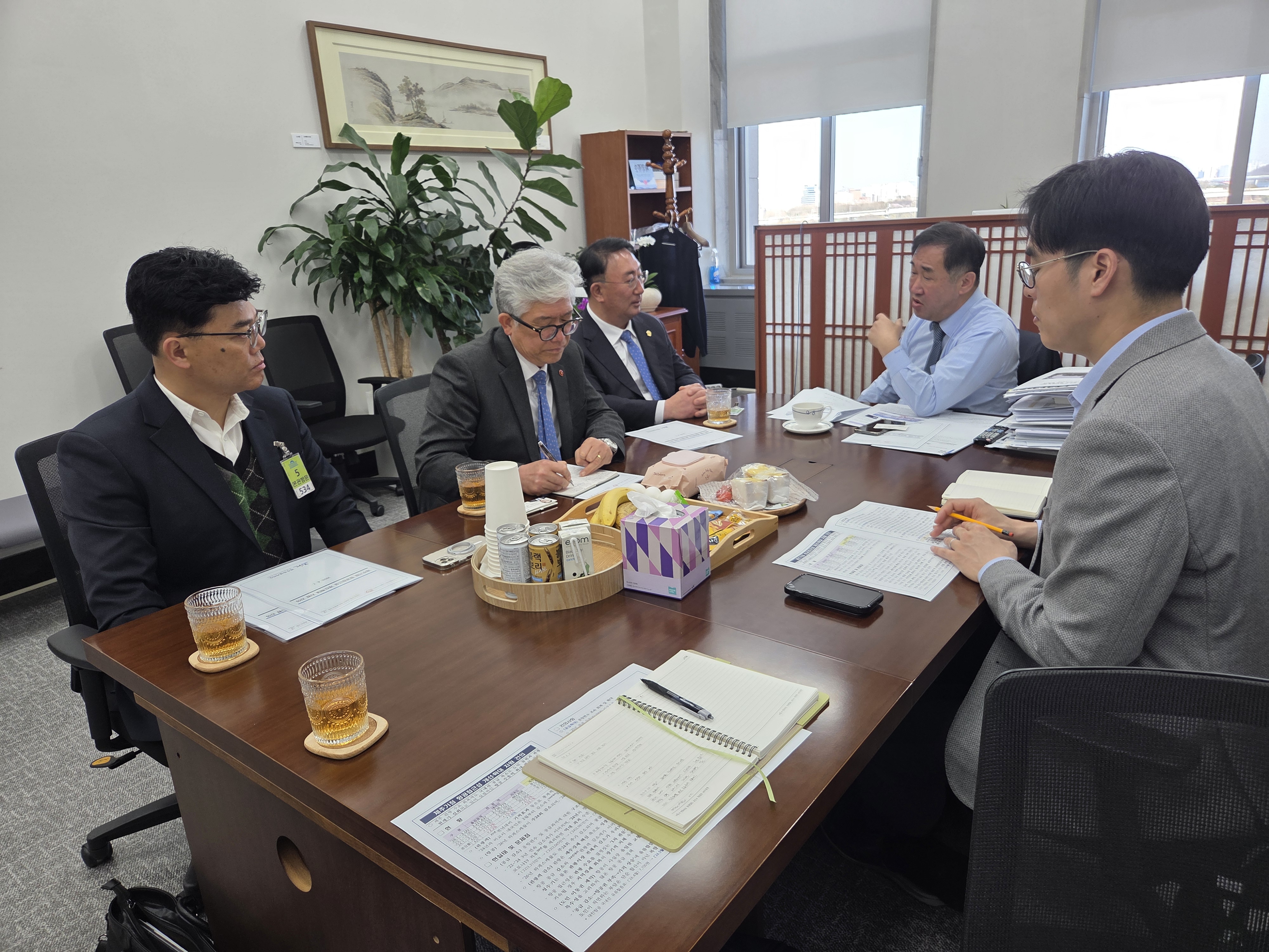 항공 공급석 확대 관련 국회 방문 사진.jpg
